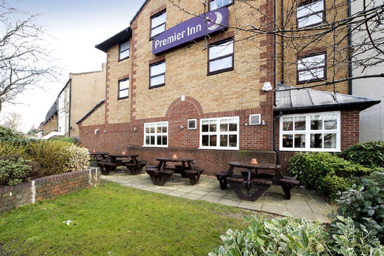 Premier Inn London 롬포드 외부 사진