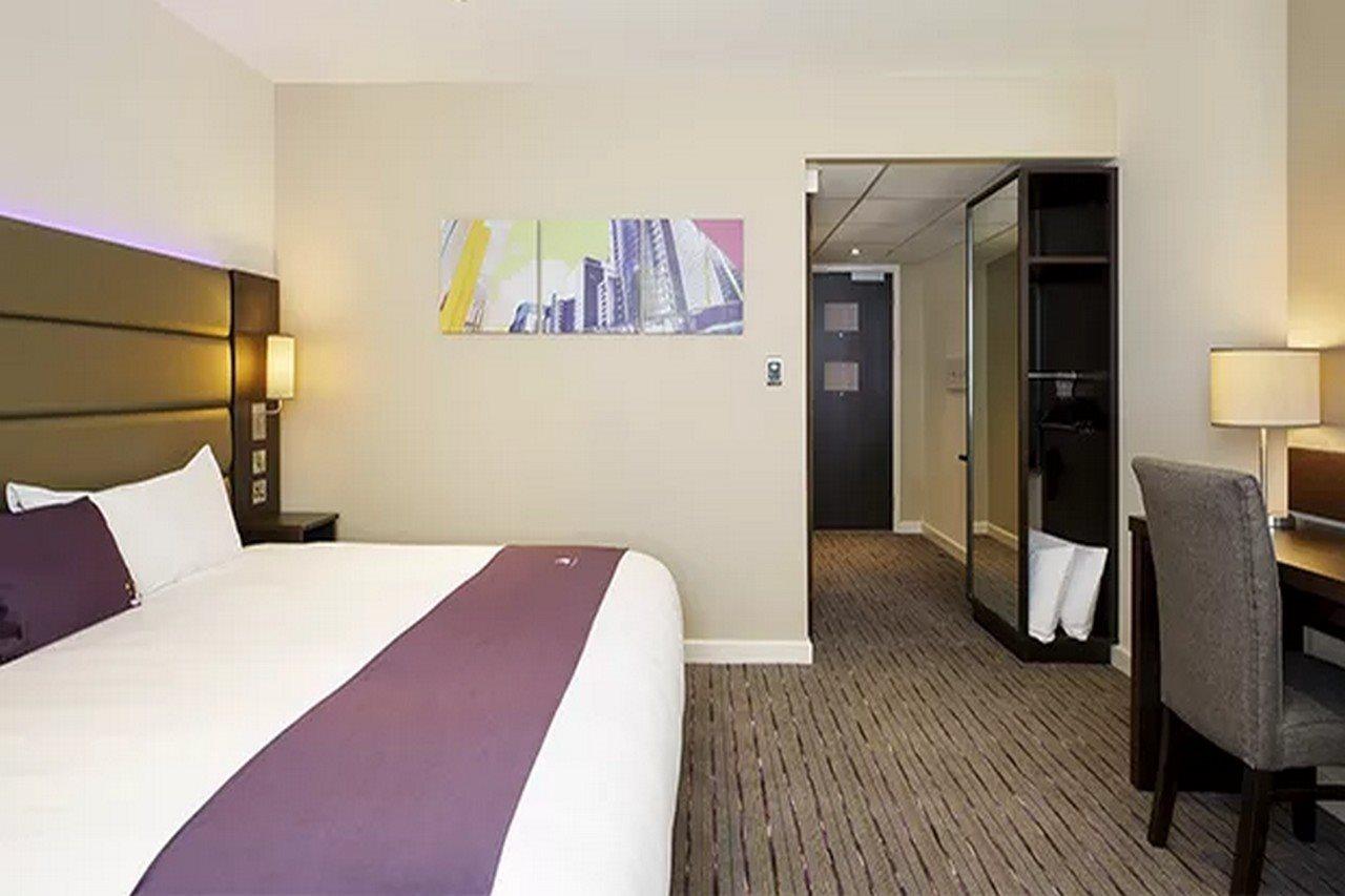 Premier Inn London 롬포드 외부 사진