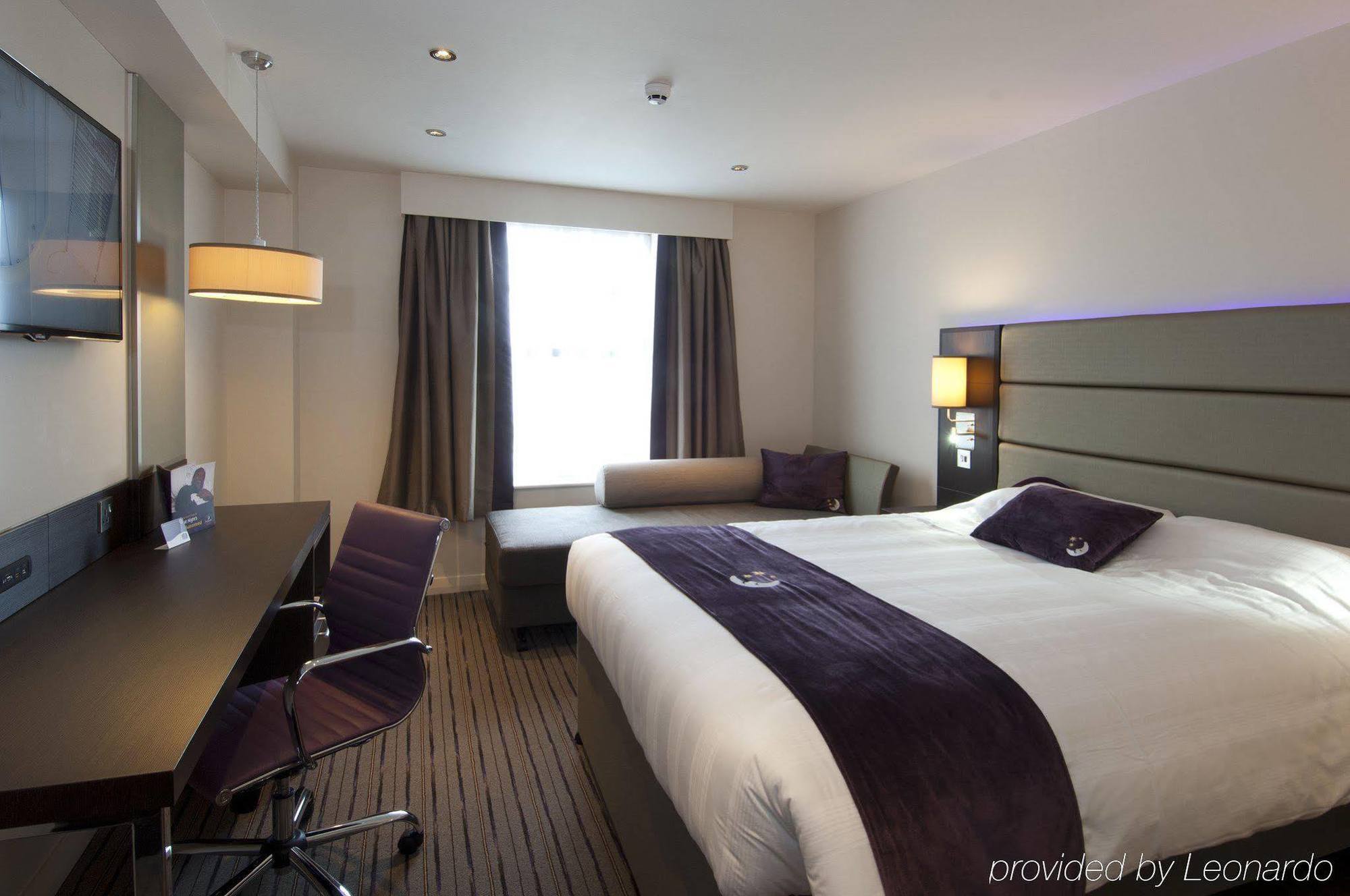 Premier Inn London 롬포드 외부 사진